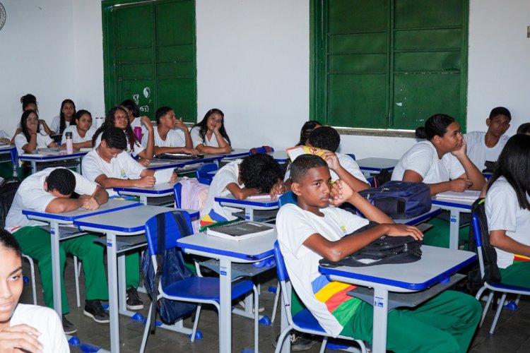 Secretaria de Saúde de Floriano leva ações de combate à dengue à escolas do município