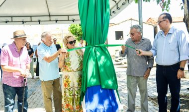 129 ANOS: Prefeitura de Floriano inaugura estátua em homenagem ao educador Dr. Manoel Sobral Neto