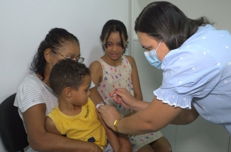 Floriano realiza Dia D de Multivacinação para atualização da caderneta de crianças e adolescentes